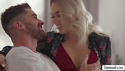 Step sister is a good slut with deepthroat and big dick