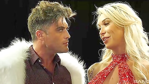 Big boobs blonde babe with a hot mouth in a sexy scene