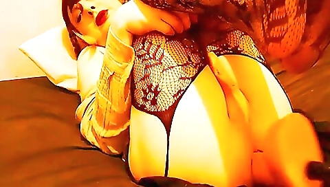 Big ass brunette babe with big tits is showing off her ass