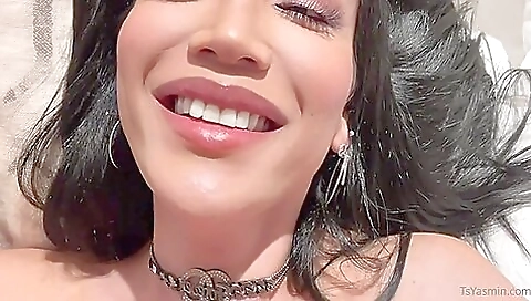 Cheap shemale with a beautiful body and a good ass