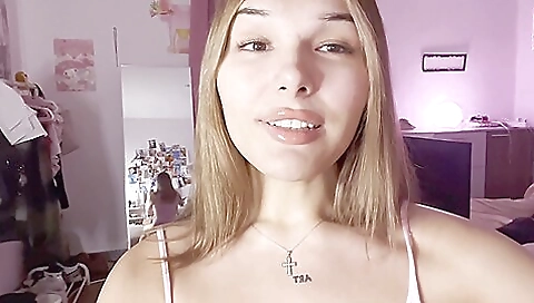 Amateur babe gets fucked in various ways in homemade hardcore