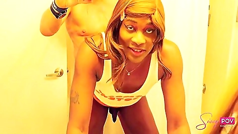 Ebony lady with a great body gives a hardthroating